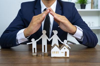 燒錢虧損，股價下行，水滴陷入保險經(jīng)紀(jì)“沙漏”困境